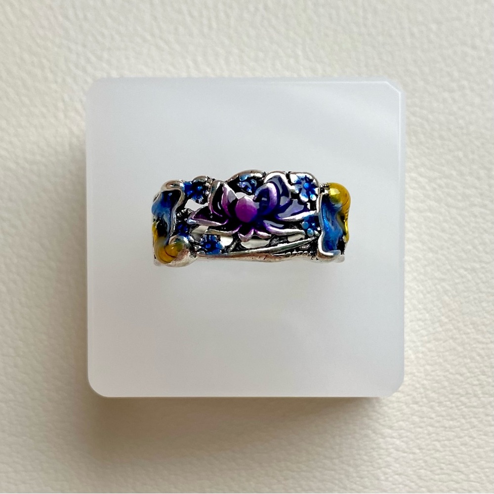 Elegant Purple and Blue Floral Ring